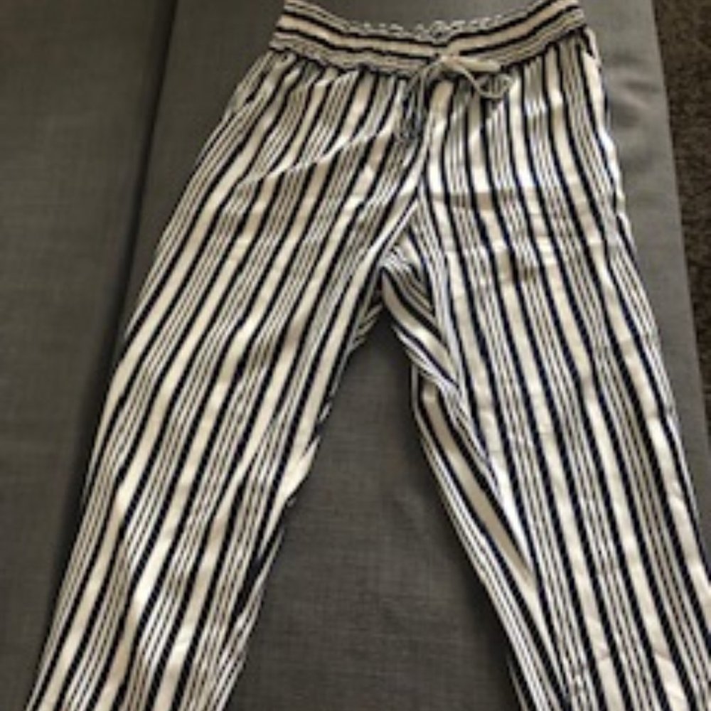 Zara trf Striped Blue White Cropped Pants Size XL Women’s Crops Capris